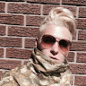 Meet your Posher, Larissa